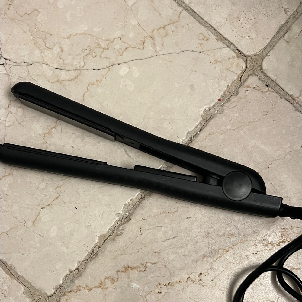 Professional Sleek Black Hair Straightener - LUV